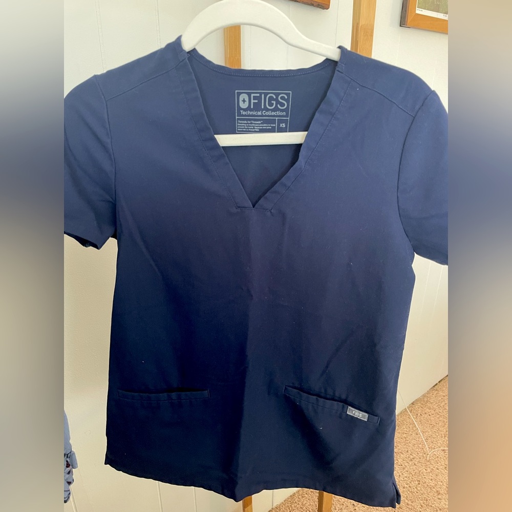 FIGS: Navy Two-pocket Scrub Top (size XS)